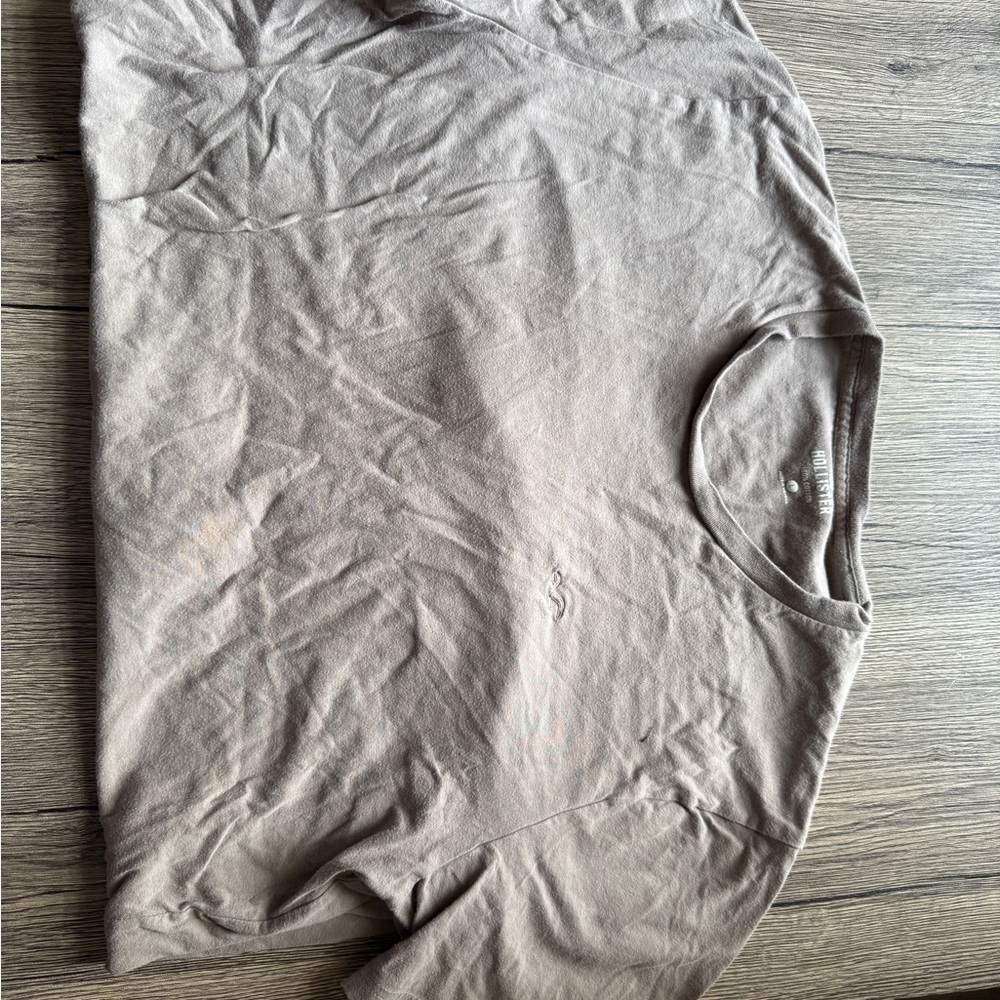 Hollister Men's Beige Short Sleeve Tee
